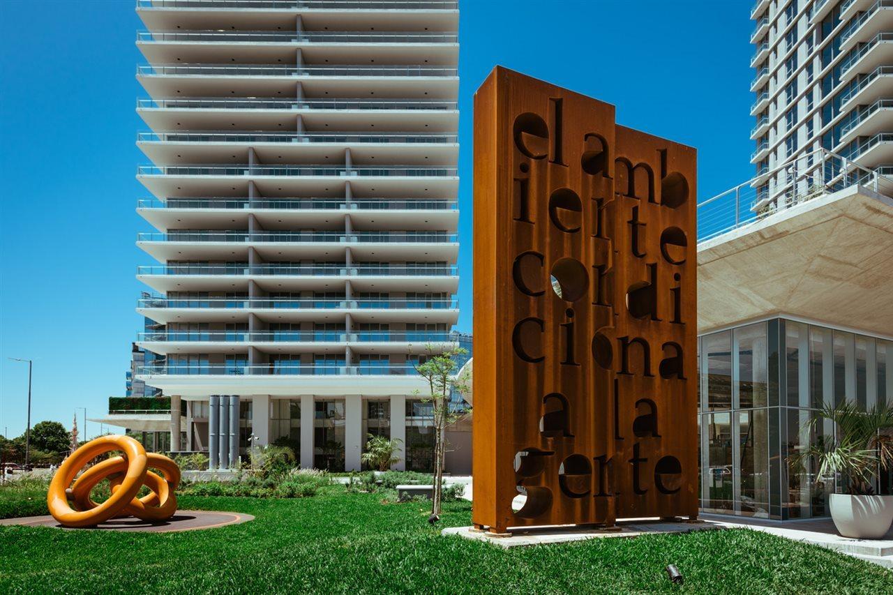 Sls Buenos Aires Puerto Madero Hotel Kültér fotó The sculpture in 2012