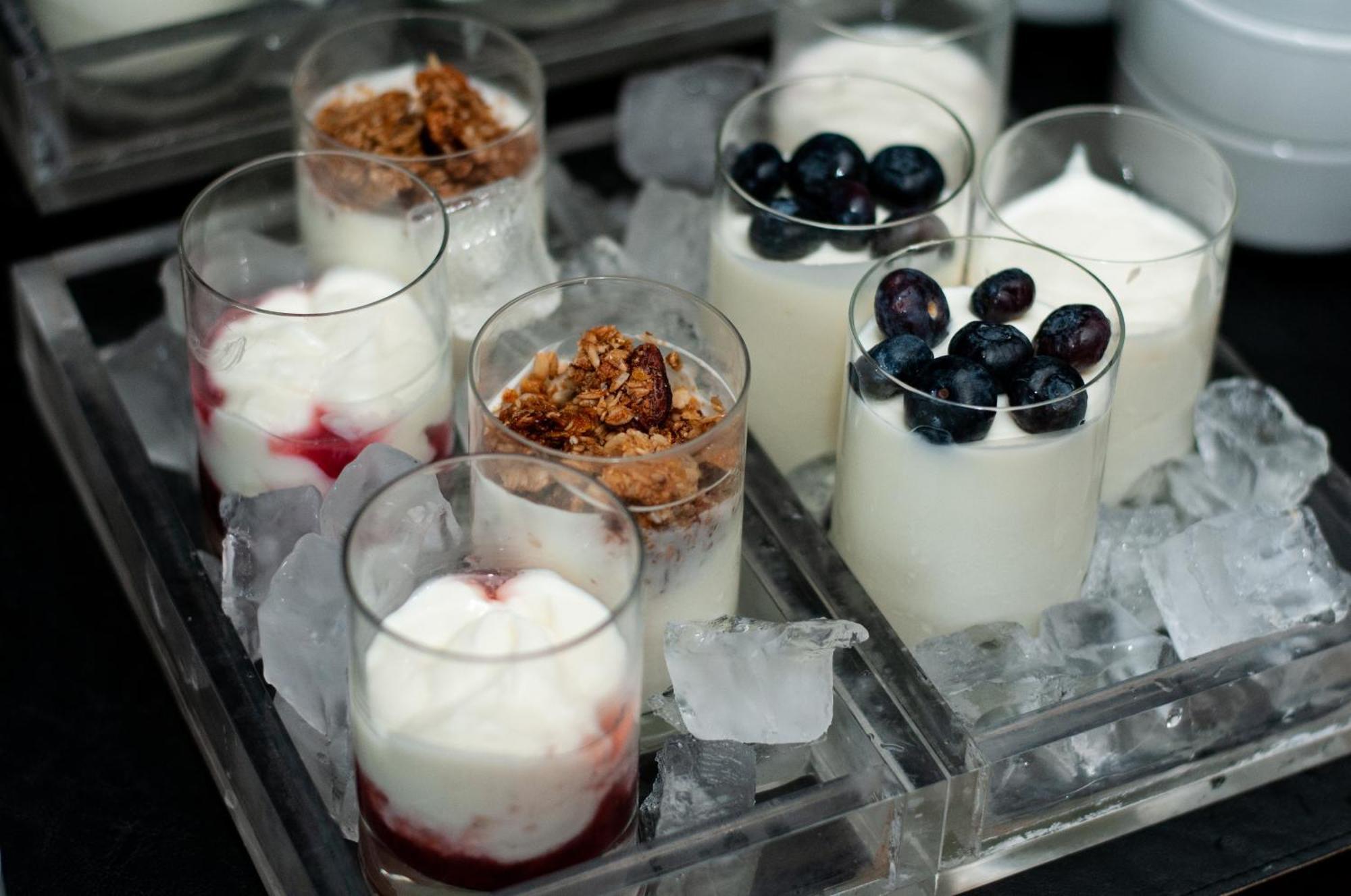 Sls Buenos Aires Puerto Madero Hotel Kültér fotó Yogurt with fruit