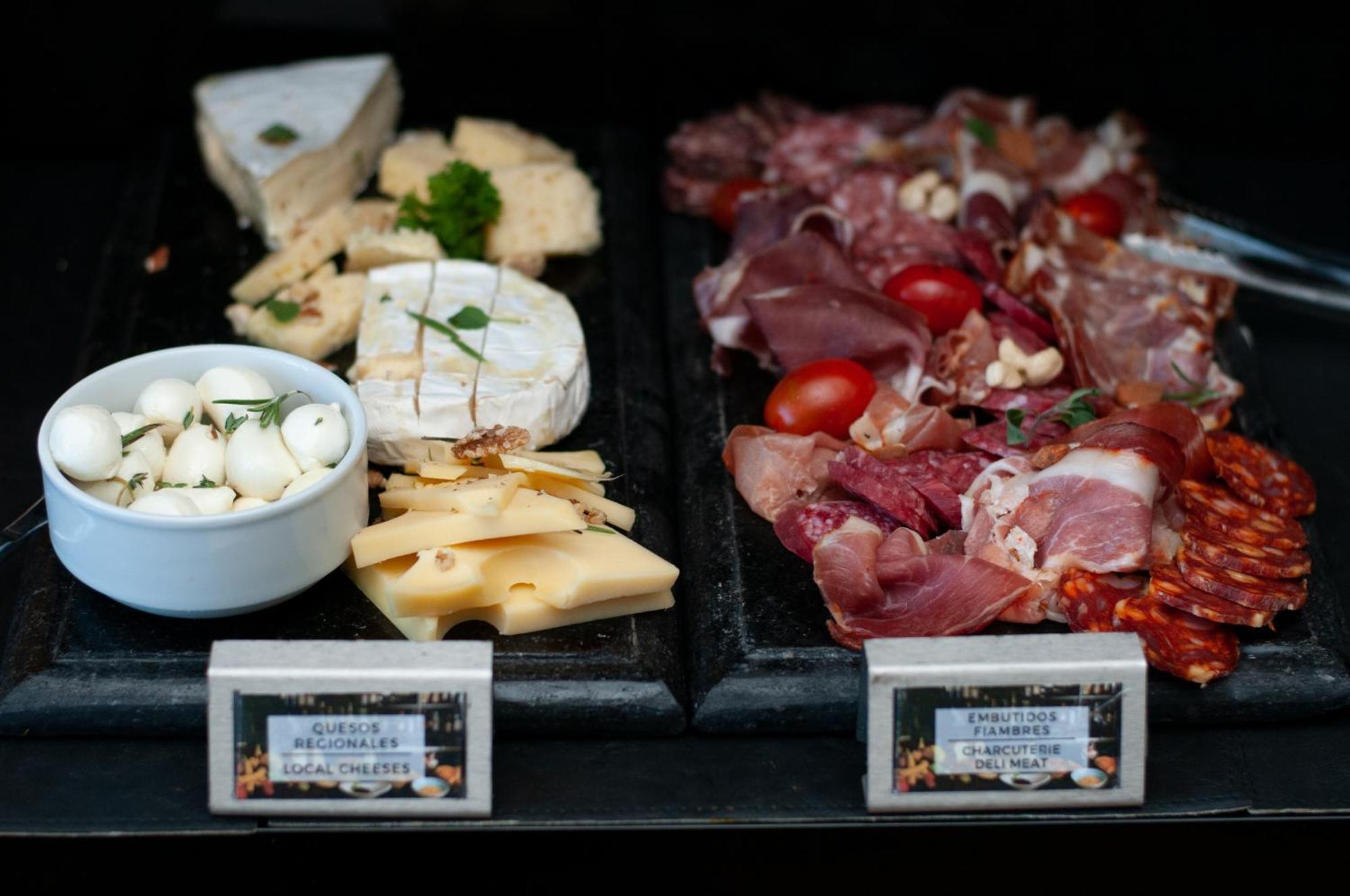 Sls Buenos Aires Puerto Madero Hotel Kültér fotó Cheese and cold cuts