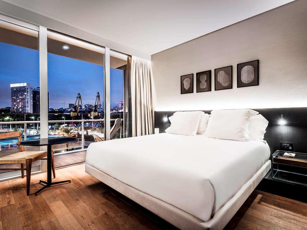 Sls Buenos Aires Puerto Madero Hotel Szoba fotó A bedroom at the London Edition